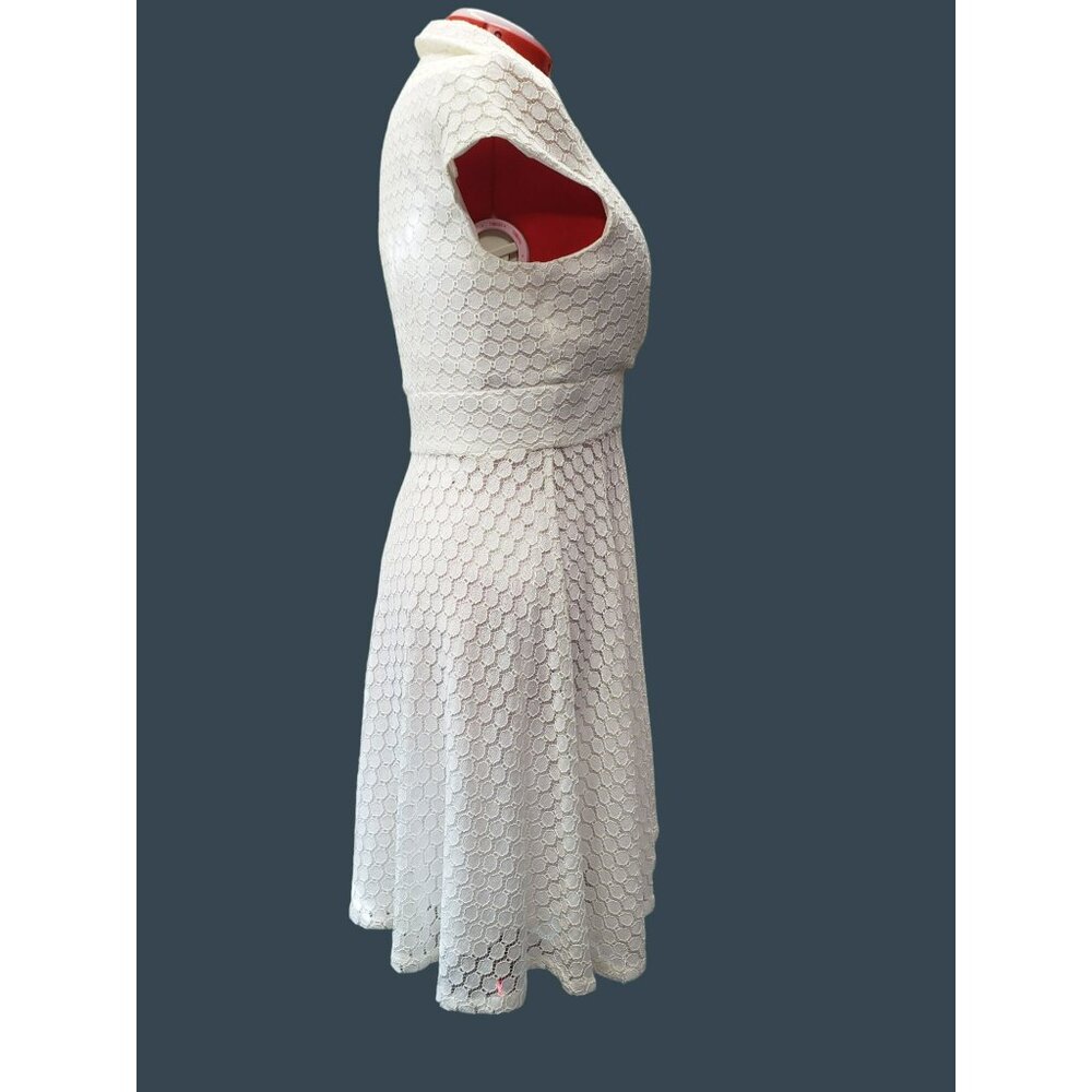 Betsey Johnson White Eyelet Fit Flare Dress, Size 12, Collar Cap Sleeve side zip - Picture 5 of 10